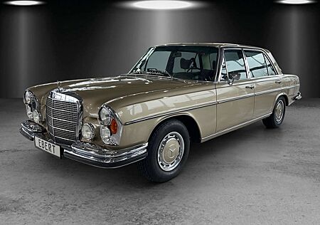 Mercedes-Benz 300 SEL 6.3 V8 W109 6150 OF 6525