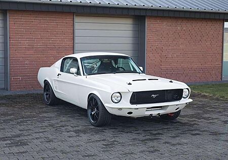 Ford Mustang Fastback Custom 6.5l Racing Motor