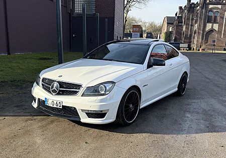 Mercedes-Benz C 63 AMG Coupe SPEEDSHIFT MCT Performance Package