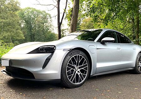 Porsche Taycan Garagenfahrzeug