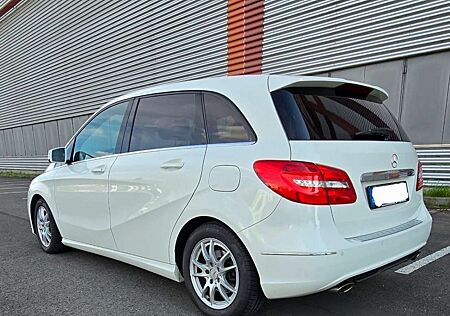 Mercedes-Benz B 200 Unfallfrei, Sport Paket.