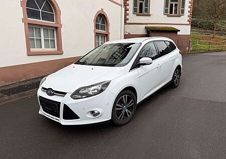 Ford Focus Turnier 1.6 EcoBoost Titanium / Navi / TÜV
