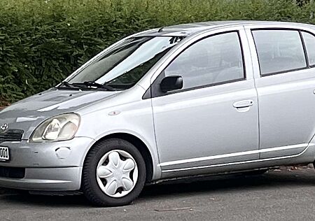 Toyota Yaris 1.3 linea sol