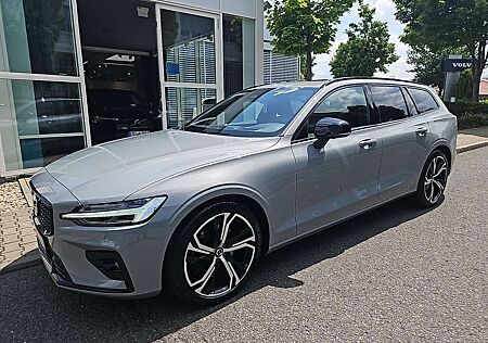 Volvo V60 B4 Ultimate Dark Head-Up/360 Grad /Akustik