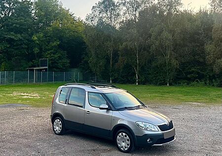 Skoda Roomster 1.2 TSI GLASDACH TEMPOMAT SCHECKHEFT GEPFLEGT SHZ