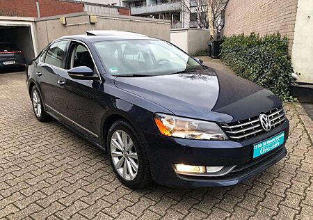 VW Passat Volkswagen 2.5 US Highline Aut., *NAVI, LEDER, SD*