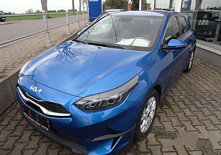 Kia Cee'd Ceed / 1.5 T-GDi TOP SITZHEIZUNG KLIMAAUTOMATIK NAVI