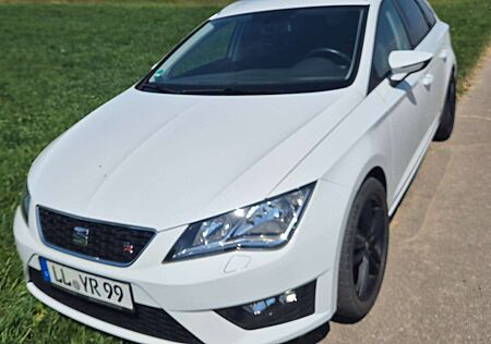 Seat Leon ST 2.0 TDI 150PS FR ST Navi Klima 8Fach Bereift