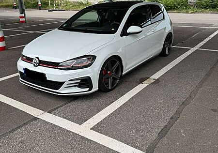 VW Golf GTI Volkswagen Performance
