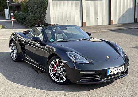 Porsche Boxster S 718 Cabrio 2J. Approved Garatie und TÜV Neu