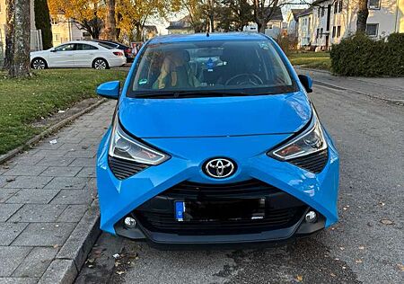 Toyota Aygo x-play club