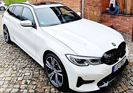 BMW 330e 330 Touring xDrive Aut. Sport Line, Werksgarantie