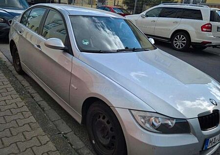 BMW 320i 320