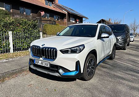 BMW iX1 xDrive30 xLine