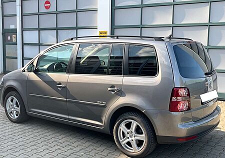VW Touran Volkswagen TDI UNITED 7-SITZE NAVI 6-GANG TÜV