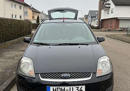 Ford Fiesta in guten Zustand Tüv 09.2026 5-Türen