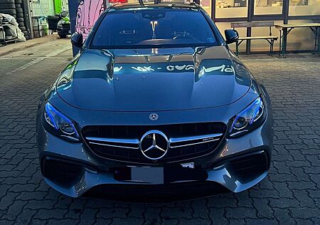 Mercedes-Benz E 63 AMG S 4Matic+ T 9G-TRONIC