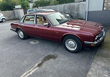 Jaguar XJ40