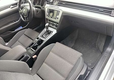 VW Passat Volkswagen 2.0 TDI (BlueMotion Technology) DSG Highline