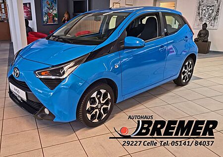 Toyota Aygo 5-Türer x-play connect + Allwetterreifen
