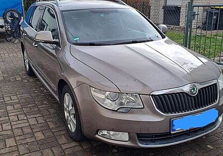 Skoda Superb II Combi Diesel Combi 2.0 TDI Elegance