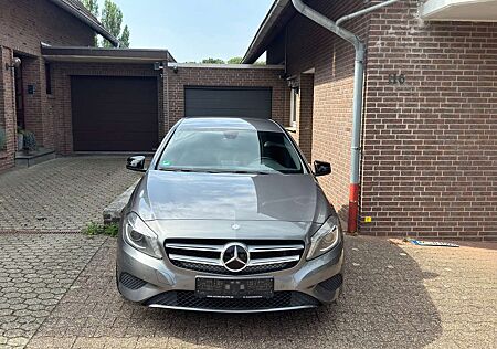 Mercedes-Benz A 180 (BlueEFFICIENCY)Urban