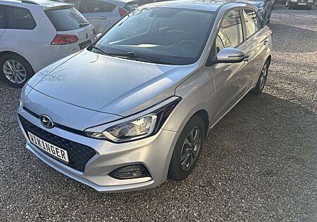 Hyundai i20 Trend 1.25 * Klima * AHK * SHZ * 2 Bes. * HU neu
