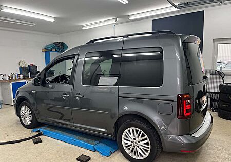 VW Caddy Volkswagen Comfortline BMT Navigation Xenon ,DSG, AHK