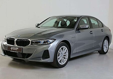 BMW 330 e LED Widescreen HiFi Kamera HuD Sportsitze