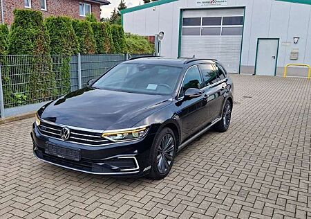 VW Passat Variant Volkswagen GTE Elegance 1 Hand R-Line Voll