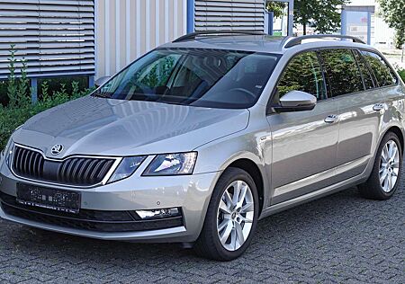 Skoda Octavia COMBI DSG*1.HAND*CARPLAY*TEMPO*SiHEIZ*PDC*8xREIFEN