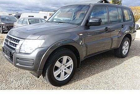 Mitsubishi Pajero 3.2 DI-D PDC AHK 7-Sitzer Sitzheizung 1. Hd.