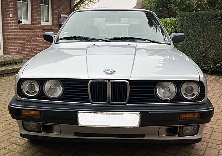 BMW 320i 320 e30 6 Zyl. Schiebed. Anhk. 4-türig, Tüv