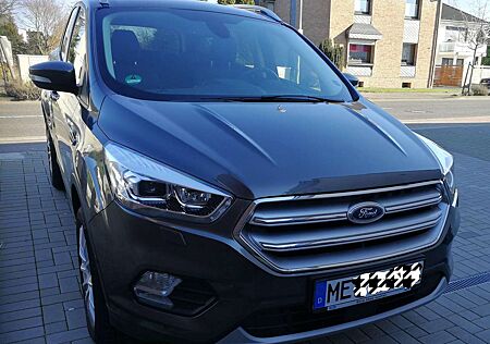 Ford Kuga Ford Kuga 2.0 TDCi 4x4 Titanium – 180 PS – 1. Hand – 66.400 km – TÜV 07/2028
