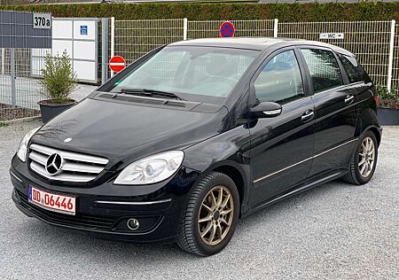 Mercedes-Benz B 200 ~NAVI~TEILLEDER~SHZ~ALU~EURO 4~TÜV 02/25