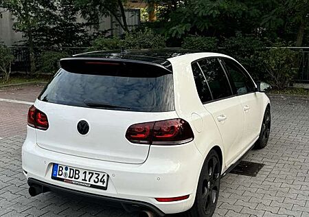 VW Golf GTI Volkswagen Golf 2.0 GTI DSG Pirelli
