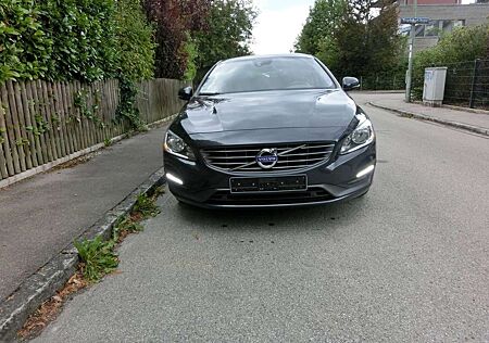 Volvo V60 Diesel-D5-215 ps