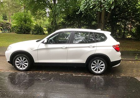 BMW X3 xDrive 20 d Leder Navi 2-Hand Scheckheft 8xReifen