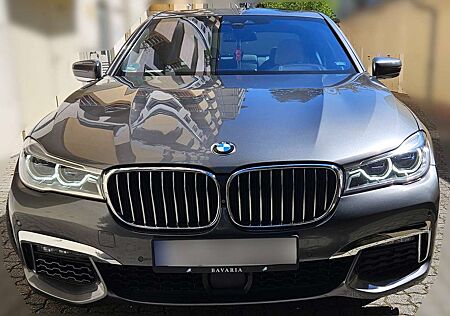 BMW 750 d xDRV/Carbon Core///M-SPORTPAKET/HUD/AHK/360°K