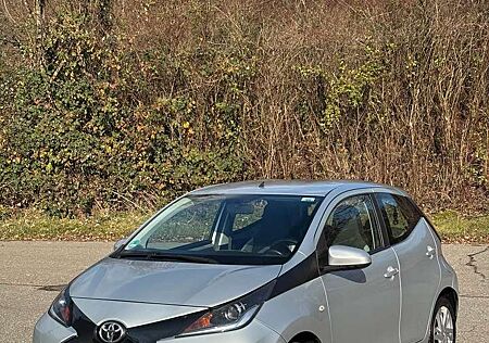 Toyota Aygo x-play touch
