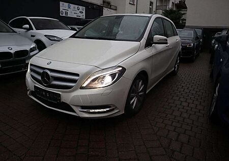 Mercedes-Benz B 180 39000 Km ! Bi-Xenon Navi Leder PDC