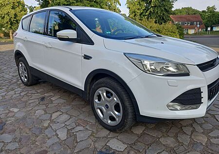 Ford Kuga 1.6 EcoBoost 2x4, AZV, Tempomat,
