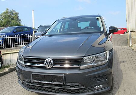 VW Tiguan Volkswagen IQ.DRIVE Start-Stopp-Navi-Pano-AHK-SHZ-Alu-1.Hand