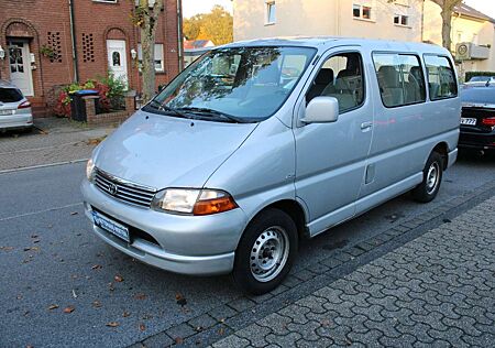 Toyota Hiace 2.4 D*8SITZER*AHK*EURO4 KAT!