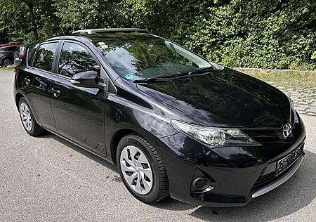 Toyota Auris Cool