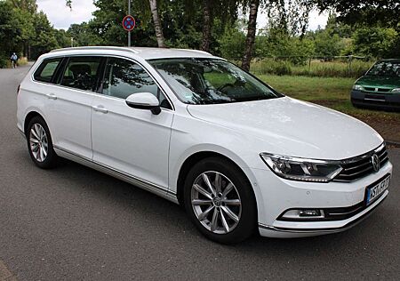 VW Passat Variant Volkswagen Highline LED Massage ACC Navi AHK