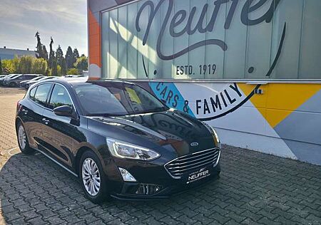 Ford Focus Titanium /Pano Schiebedach/LED