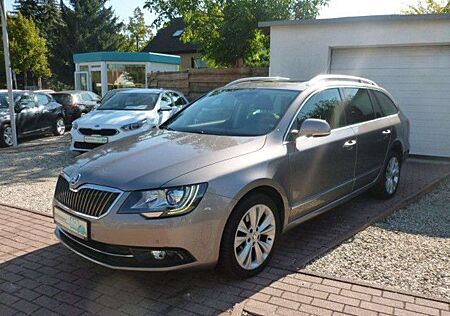 Skoda Superb Combi DSG Klimaauto. SHZ PDC Pano Xenon