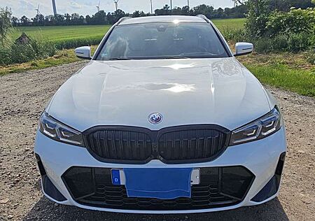 BMW 330 e Touring/ M Paket /1 Hand/360°Kamera