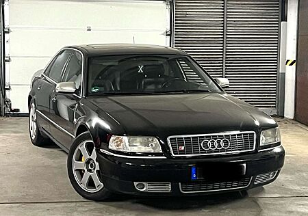 Audi S8 4.2 quattro/ Alcantara/Recaro/Navi/Voll/Xenonplus/